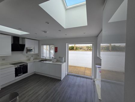 6 bedroom semi-detached house to rent - Photo 3