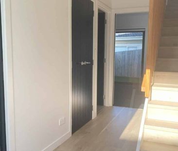 Modern Townhouse in a Handy Stanmore Bay Location - Photo 5