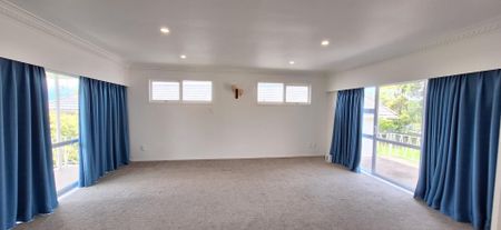 Spacious Family Home in Blockhouse Bay - Photo 2