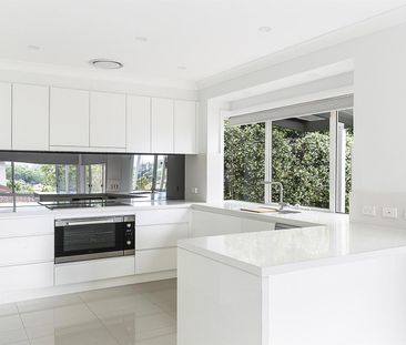 ULTIMATE STYLE & COMFORT IN PRESTIGE OAKHILL ESTATE - Photo 2
