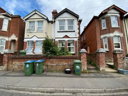 4 bedroom semi-detached house to rent - Photo 5