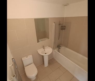 3 Bed Flat, Glencar Court, SE19 - Photo 2