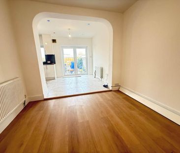 4 bedroom semi-detached house to rent - Photo 2