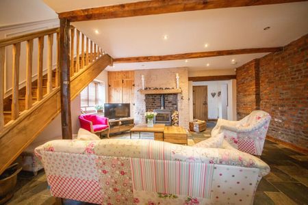 3 bedroom semi-detached house to rent - Photo 3