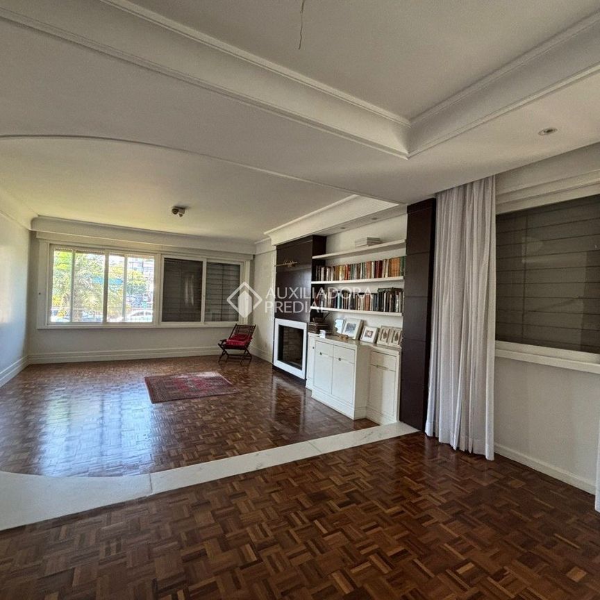 Casa com 4 quartos e 232m² para alugar em Três Figueiras, Porto Alegre. - Photo 1