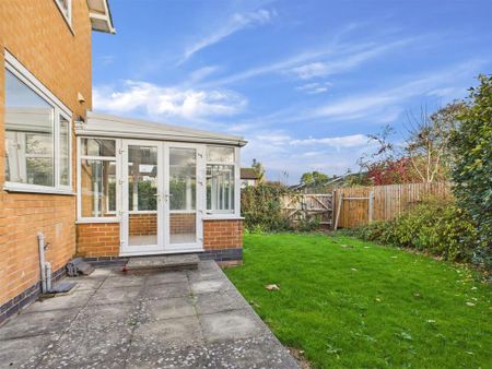 4 bedroom detached house to rent - Photo 3