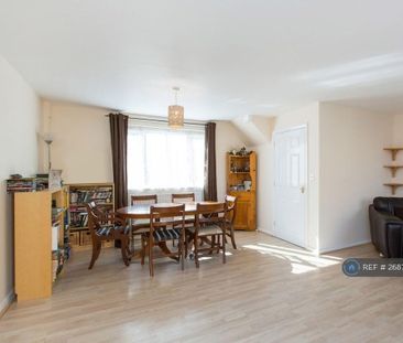 4 bedroom semi-detached house to rent - Photo 3