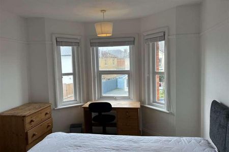 Bedroom Semi Detached House In Winton, BH9 - Photo 5
