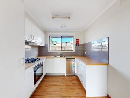 Charming Residence Offering Comfort & Convenience - Photo 2