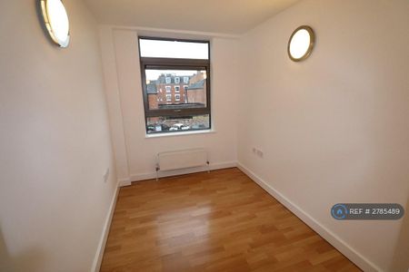 2 bedroom flat to rent - Photo 3