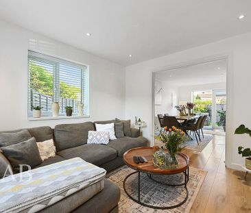 4 bedroom end of terrace house to rent - Photo 2