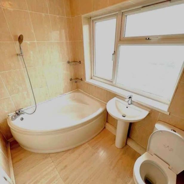 Watling Street, Gravesend, DA11 - Photo 1