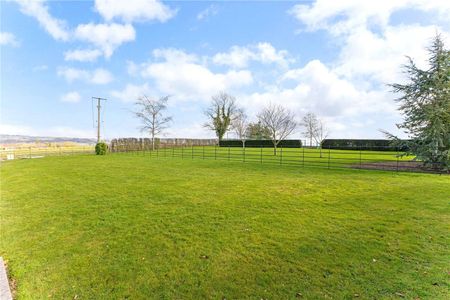 A high specification house with landscaped garden and spectacular rural views. - Photo 5