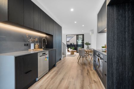 Modern 2 Bedroom/ 2 Bathroom Townhouse - Photo 4