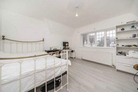 3 bedroom flat to rent - Photo 4