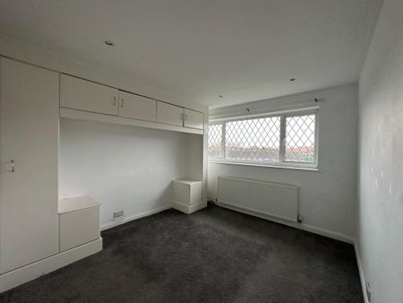 3 bedroom end of terrace house to rent - Photo 4