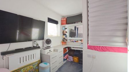 2 bedroom semi-detached house to rent - Photo 5