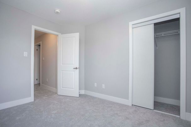 For Lease - 2048 Meadowgate Boulevard, London South, Ontario - Photo 1