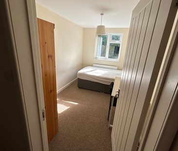 7 Bed Semi-Detached House, Filton Road, BS7 - Photo 6