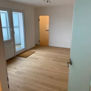 PRIVAT - zentrale&ruhige Dachgeschosswohnung mit Dachterrasse - Photo 3