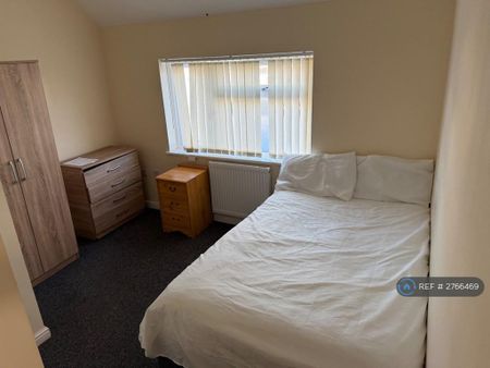 1 bedroom in a house share to rent - Photo 4