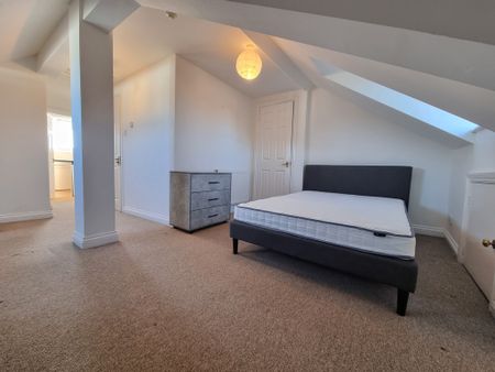 1 Bed Student Accommodation - Photo 2