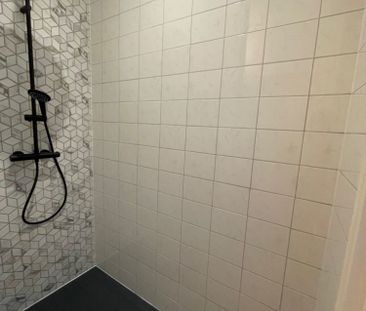 Heel mooi gerenoveerd appartement met twee slaapkamers. Tijdens de ... - Photo 3