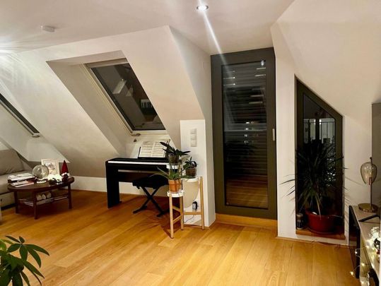 Helle Dachgeschosswohnung, 2 Terrassen nahe U1 Vorgartenstraße - Photo 1