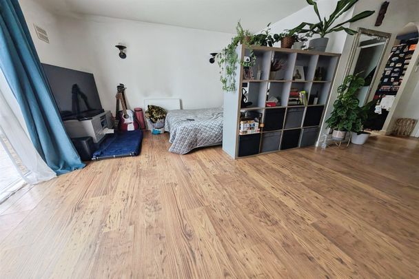 Richmond Road, SO15 - Photo 1