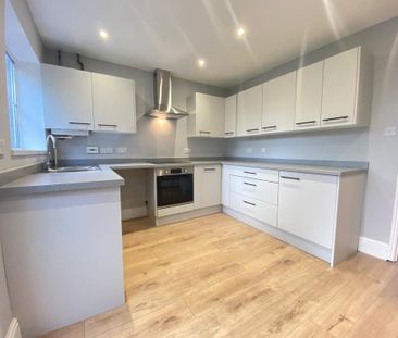 2 bedroom end of terrace house to rent - Photo 4