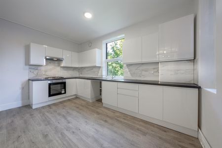 North Circular Road, London NW11 - Photo 4