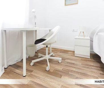 Calle Cardenal Rodrigo de Castro, Sevilla, Andalusia 41005 - Photo 1