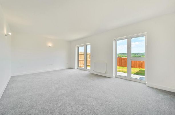 4 bedroom detached house to rent - Photo 1