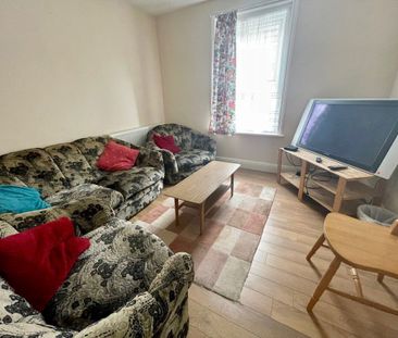 TWO DOUBLE BEDROOM STUDENT, CHARMINSTER (P03329) - Photo 4