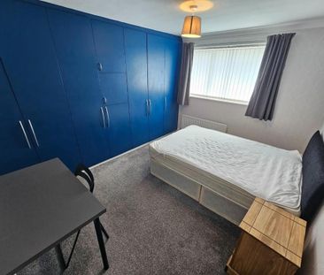 4 bedroom private hall to rent - Photo 3