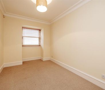 3 bedroom flat to rent - Photo 4