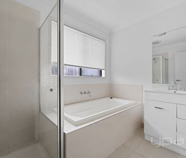 4 BEDROOM FAMILY HOME IN BROOKFIELD - Photo 5
