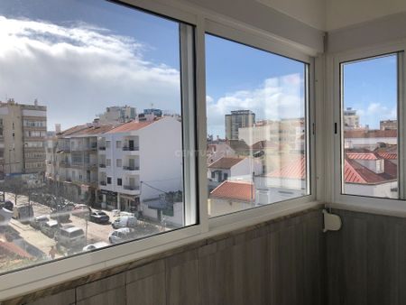 T2 TOTALMENTE REMODELADO PRÓXIMO DA PRAIA NA COSTA DA CAPARICA - Photo 5