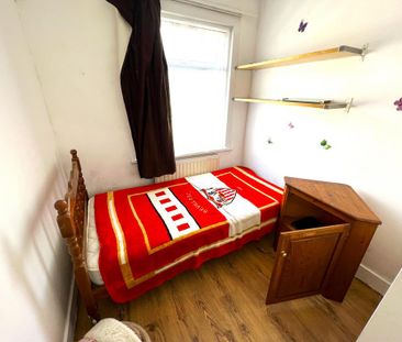 4 bedroom semi-detached house to rent - Photo 5