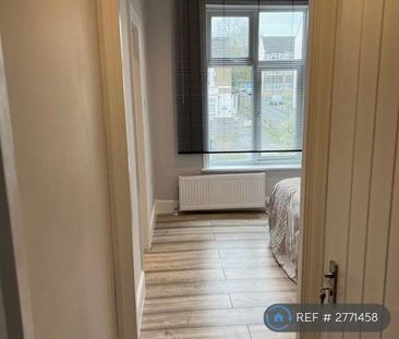 1 bedroom in a house share to rent - Photo 3