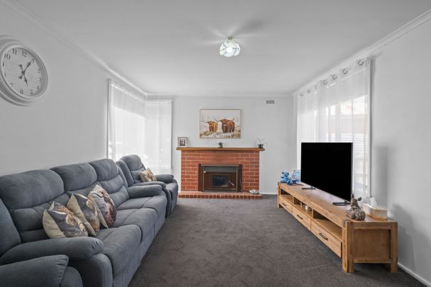 Spacious 3 Bedroom Family Home - Photo 1