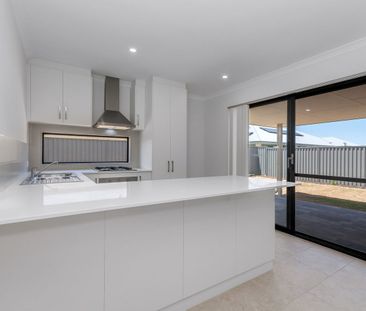 MODERN DUPLEX LIVING | 3 BED | 2 BATH | LOW-MAINTENANCE LIFESTYLE - Photo 4