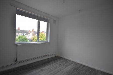 3 bedroom Terraced House To Let - Photo 3