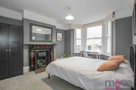 4 bedroom semi-detached house to rent - Photo 5