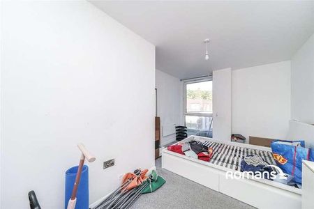Farnborough Road, Farnborough, Hampshire, GU14 - Photo 2
