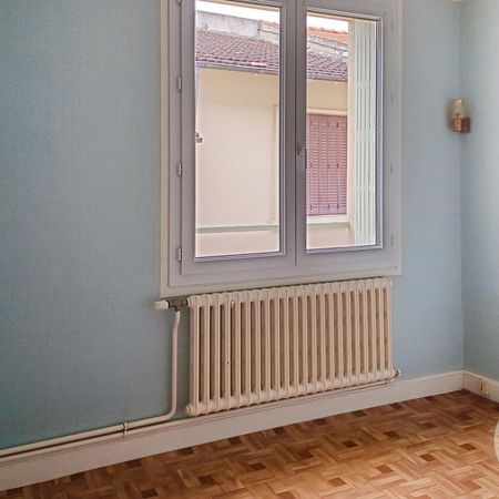 Location Appartement 3 pièces 41m² GANNAT 03800 - Photo 4