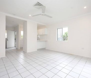 Refurbished Townhouse - Fully Airconditioned - Carport - Pool - Photo 5