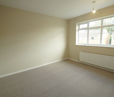 3 bedroom Mid Terraced House to let - Photo 5