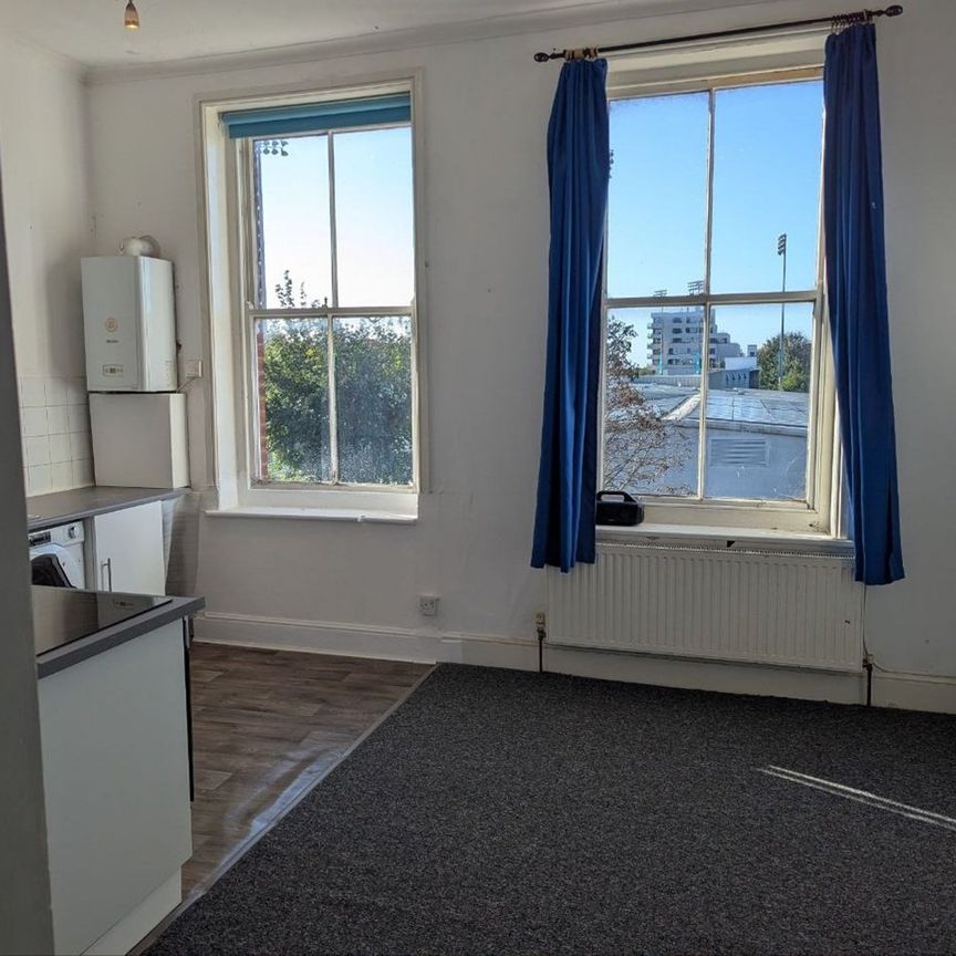 1 Bed Flat, Cromwell Road, BN3 - Photo 1