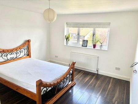 1 bedroom in a house share to rent - Photo 2